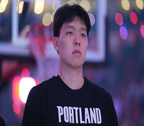 NBA开拓者惹众怒，弃用杨瀚森引连锁反应，当地球迷纷纷退票反击