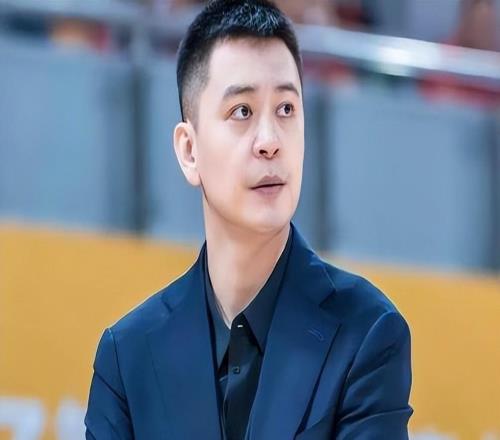 原来他们是杨鸣父母，出身体育世家，难怪儿子能三连冠且性格嚣张