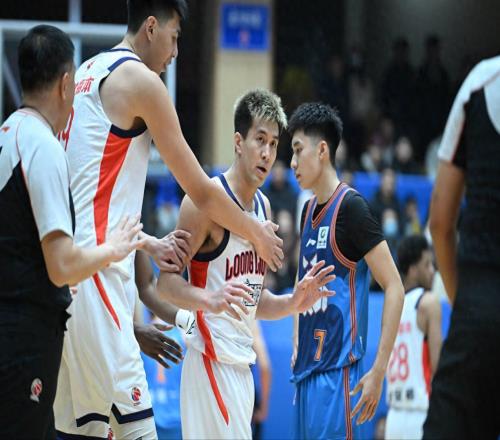 宣布休战！郭艾伦该退役了两场平均12.5分，明年大合同泡汤