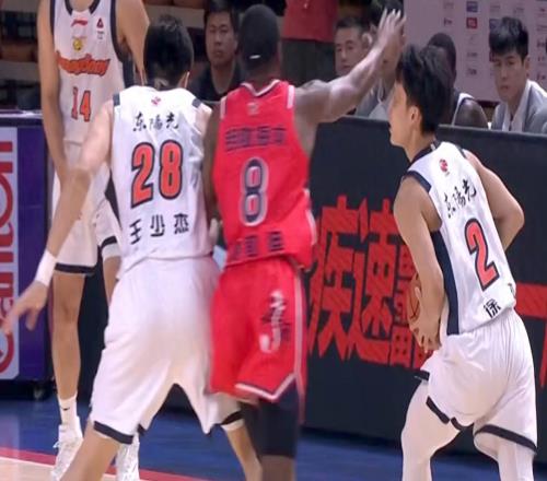 双杀！CBA争冠热门又赢了，诞生第2支五连胜球队，徐杰20分真稳