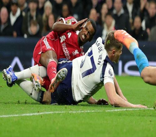 破门即断腿！伊萨克遭范德文铲伤确诊骨折，将长期缺阵