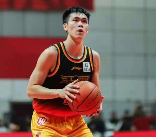 广西“球王”CBA惊艳绽放庞峥麟成江苏肯帝亚重建核心