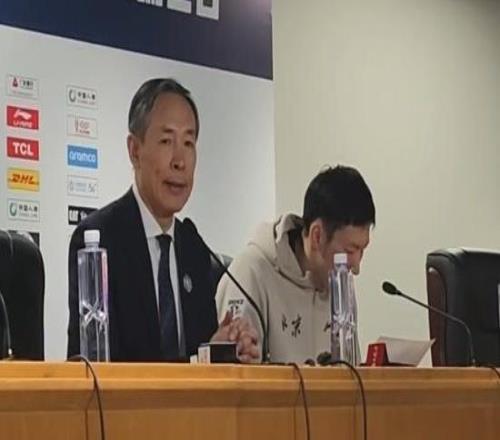 北京主帅：曾凡博手续因圣诞节有所耽误，新的外援目前在筛选阶段