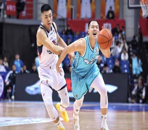 三连胜！青岛男篮战胜山东赢下“齐鲁德比”，五人上双为今年主场画上圆满句号