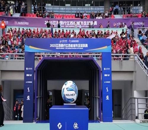 月薪税后2万5，用“钞能力”抢人！“苏超”挑战中国职业足球体系
