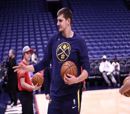 约基奇倒下了，这不仅是掘金的损失，更是NBA的损失