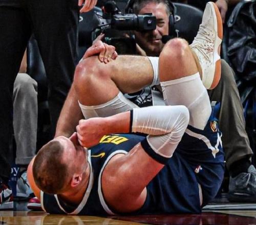 NBA第一铁人受伤，约基奇如果缺阵太久，会影响掘金夺冠计划！