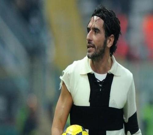 卢卡雷利：我跟着帕尔马踢意丁，但他们最终却把我扫地出门