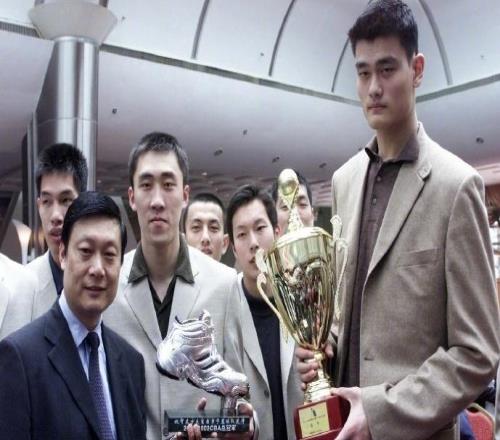 上海男篮1月5日将举办30周年庆典姚明李秋平章文琪领衔出席