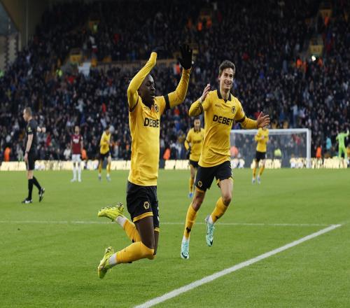 狼队迎来英超首胜，本赛季五大联赛已经没有不胜球队