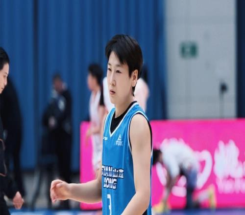 31记三分联盟第一！中国女篮30岁王牌崛起：联手2米26女姚明冲冠