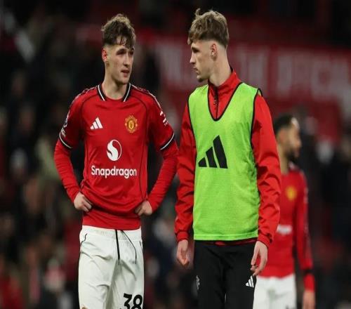 父子同台弗莱彻担任曼联临时主帅，他儿子本赛季出场三次