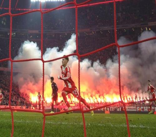 考虑下场欧冠关闭南看台，德雷森：放烟火的球迷在伤害俱乐部