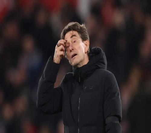 TA：弗兰克陷入了信任危机，他与部分球迷之间的隔阂日益加深