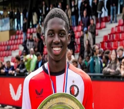 荷媒：拜仁与莱比锡对费耶诺德14岁小将亚当表现出浓厚兴趣