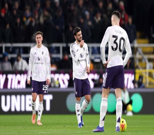 自穆帅时期以来，曼联首次遭遇英超三连平