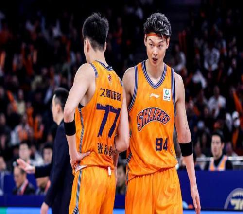 CBA排名大变天！上海逆袭冲上第一，首钢再遭打击，黑马杀出重围
