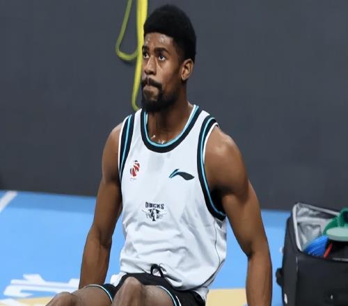 许利民又便秘！不叫暂停，末节放弃最强点给新援磨合，临场遭众怒