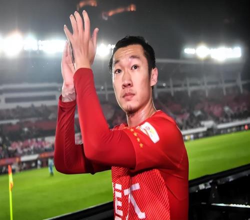 上港两位离队热门迎来命运反转，如今都跟俱乐部冬训，值得期待