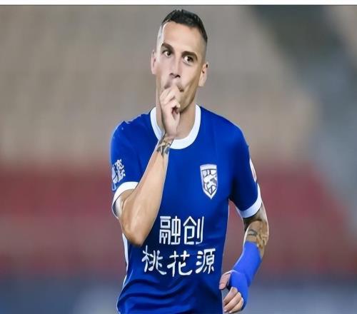 大鱼来了！签下李昂后，大连英博又祭出重磅引援，或搅乱中超格局