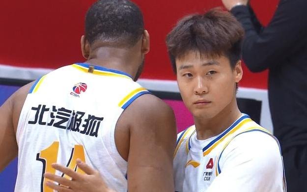 北京CBA潜力赛惜败江苏引热议！媒体人吐槽北京首发平均年龄31岁