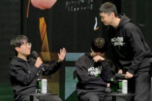 两个寸头的压迫kiin：载赫哥让我摸他的头 所以我选Ruler土豆