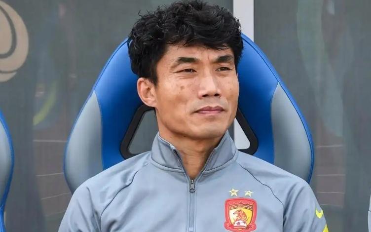 郑智当主教练中超新贵别犯傻，他和邵佳一没有可比性