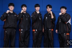 Homme：Zeus让人印象深刻 原本英雄对局不利 他也能打成五五开