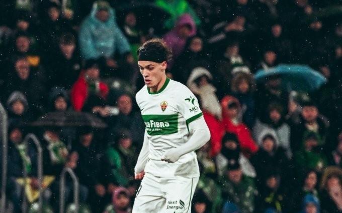 官方：庆祝时受伤的巴萨外租小将埃克托福特接受了左肩手术