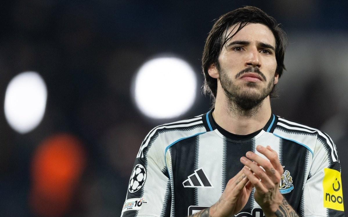 TA记者：曼联方面已经考察过托纳利，但