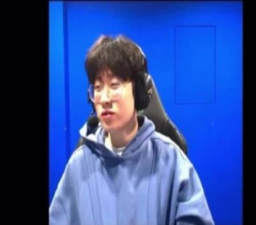 网友推荐平板自拍Zeus：确实如此HLE壮汉们太多了会有点吃力呢