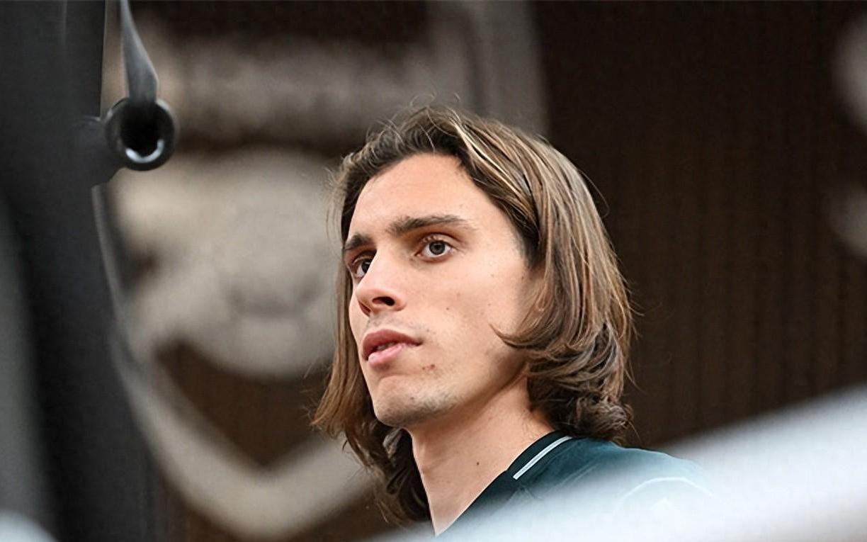 力克布莱顿登顶英超，阿森纳却深陷“伤病泥潭”