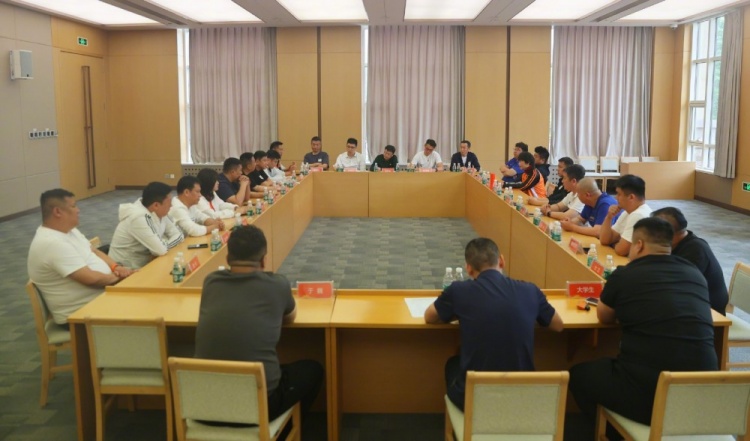 泰山俱乐部与球迷代表座谈，宿茂臻：希望能同风雨、共患难