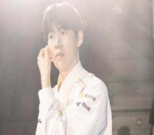 Shy哥在干嘛iG其余四人包括教练均进行了排位训练而TheShy则休战2天