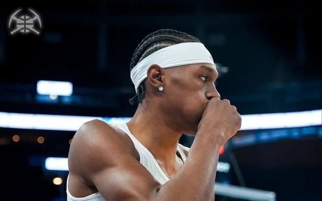 首发五个伤了四个，两大中锋全倒下，依然能赢