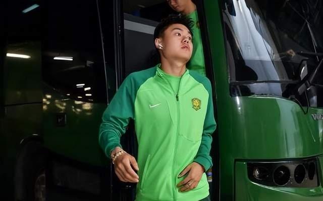 争议!媒体人:杨立瑜是“在恒大浸染多年”,养成的坏毛病!