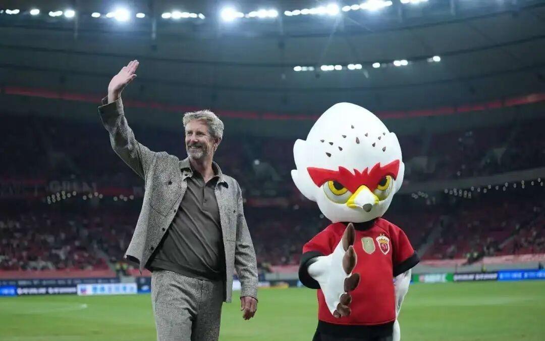 中超第29轮，上海海港30战胜浙江俱乐