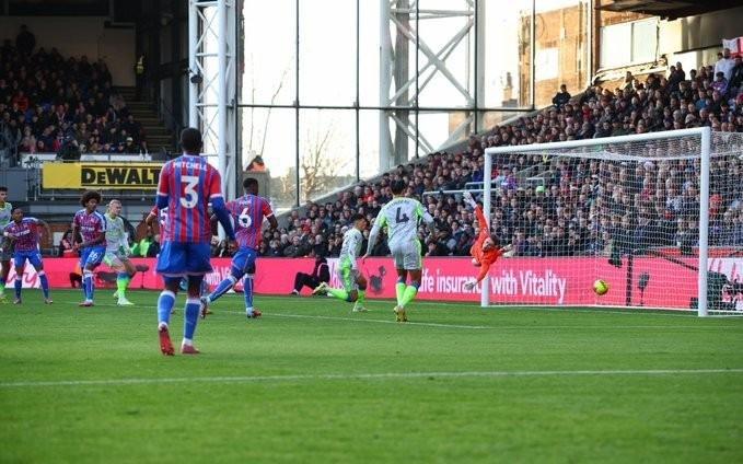 曼城上半场在对手禁区内仅4次触球，为瓜式曼城英超第4少