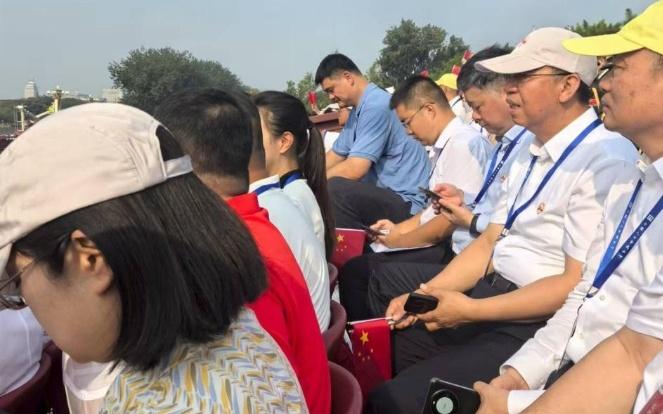 无上荣耀!姚明参加九三阅兵仪式太显眼卸下重负他笑容多许多
