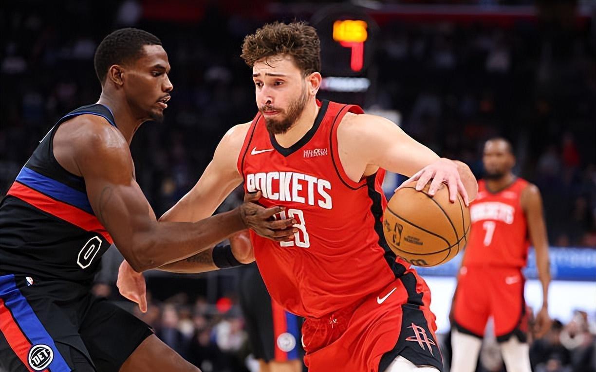 进攻端实在是太拖沓了！火箭内线核心还得赶紧调整自己的打法