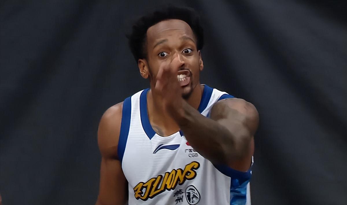 败人品！北京某球迷私信怒骂CBA超级外援，布朗晒出冠军戒指回怼