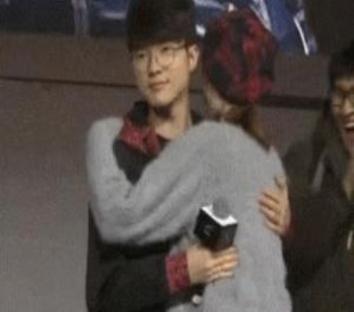 现在再看“守身如玉”的Faker，是不是诠释了什么才是真正的职业选手