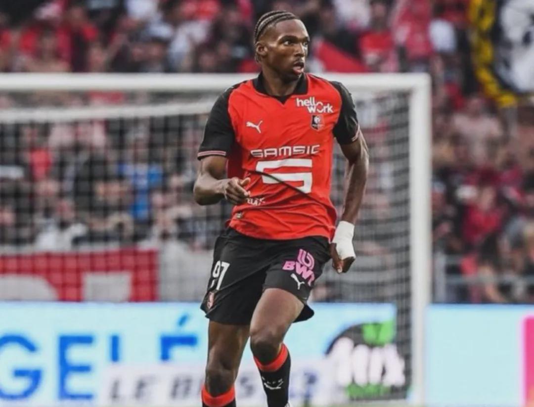 名记：皇马正密切关注法甲中卫新星！德媒：乌帕向拜仁下最后通牒