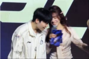 网友热议Rookie官宣微博：九年了才发现感情走到不同的方向吗