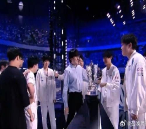 解说雨童：Bin哥真就拿冠军不拿优胜者信用分+1
