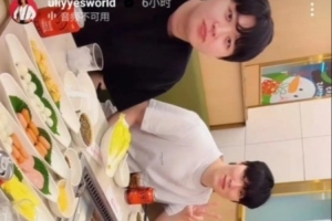 都爱吃这口？健身教练分享与Zeka、Kanavi海底捞聚餐照