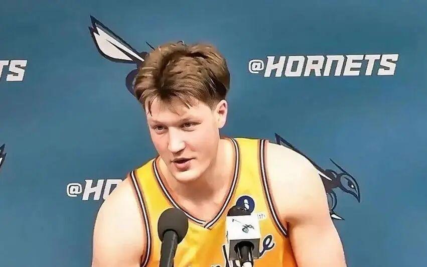 超越库里直接被打服！24记三分险胜！