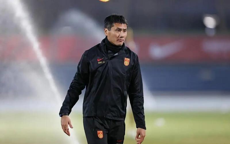 联赛冠亚军一共只有5人入选邵佳一的国足新名单让海港申花球迷郁闷了