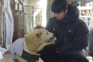 韩媒：Zeka参与流浪狗志愿服务 并捐赠了1000万韩元作为保护基金