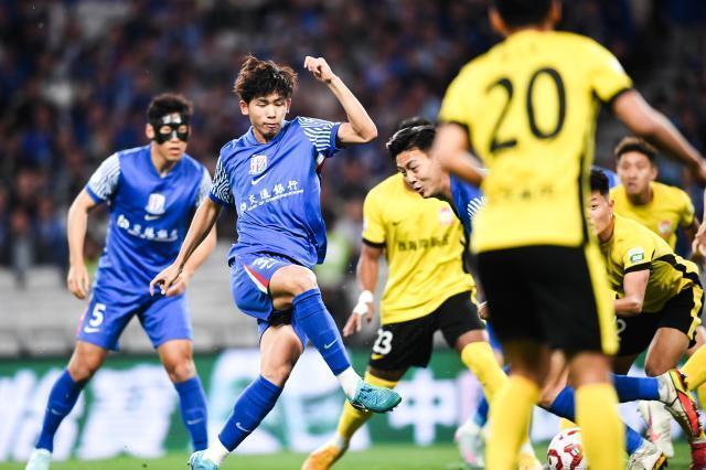 西海岸VS申花首发：5外援PK3外援！于汉超先发路易斯+阿马杜替补
